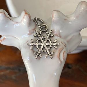 Pandora Winter Kiss Snowflake-Retired 390354CZ